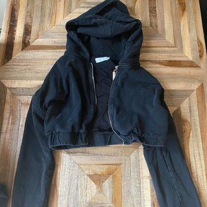 MESHKI JOHANNA CROPPED HOODIE in BLACK (Small)